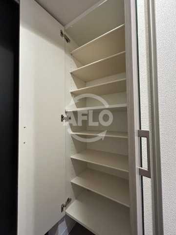 ファーストフィオーレ十三エリオの内装|シューズボックス