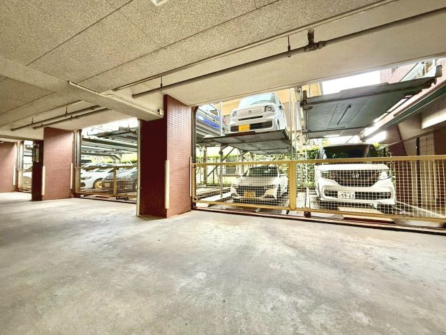 クオス宮崎台の駐車場|愛車を身近に管理できる敷地内駐車場を確保。
