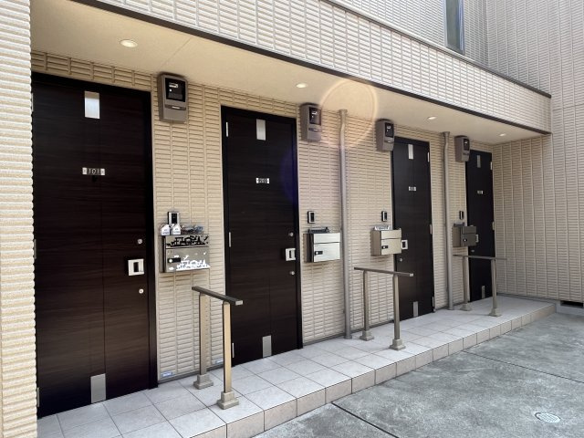 ＫＯＭＩＮＡＭＩ　ＭＡＩＳＯＮ　ＮＯＮＯのエントランス