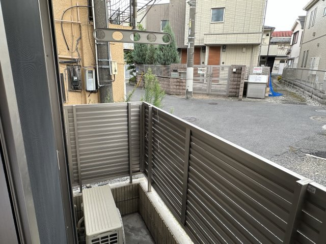ＫＯＭＩＮＡＭＩ　ＭＡＩＳＯＮ　ＮＯＮＯのバルコニー