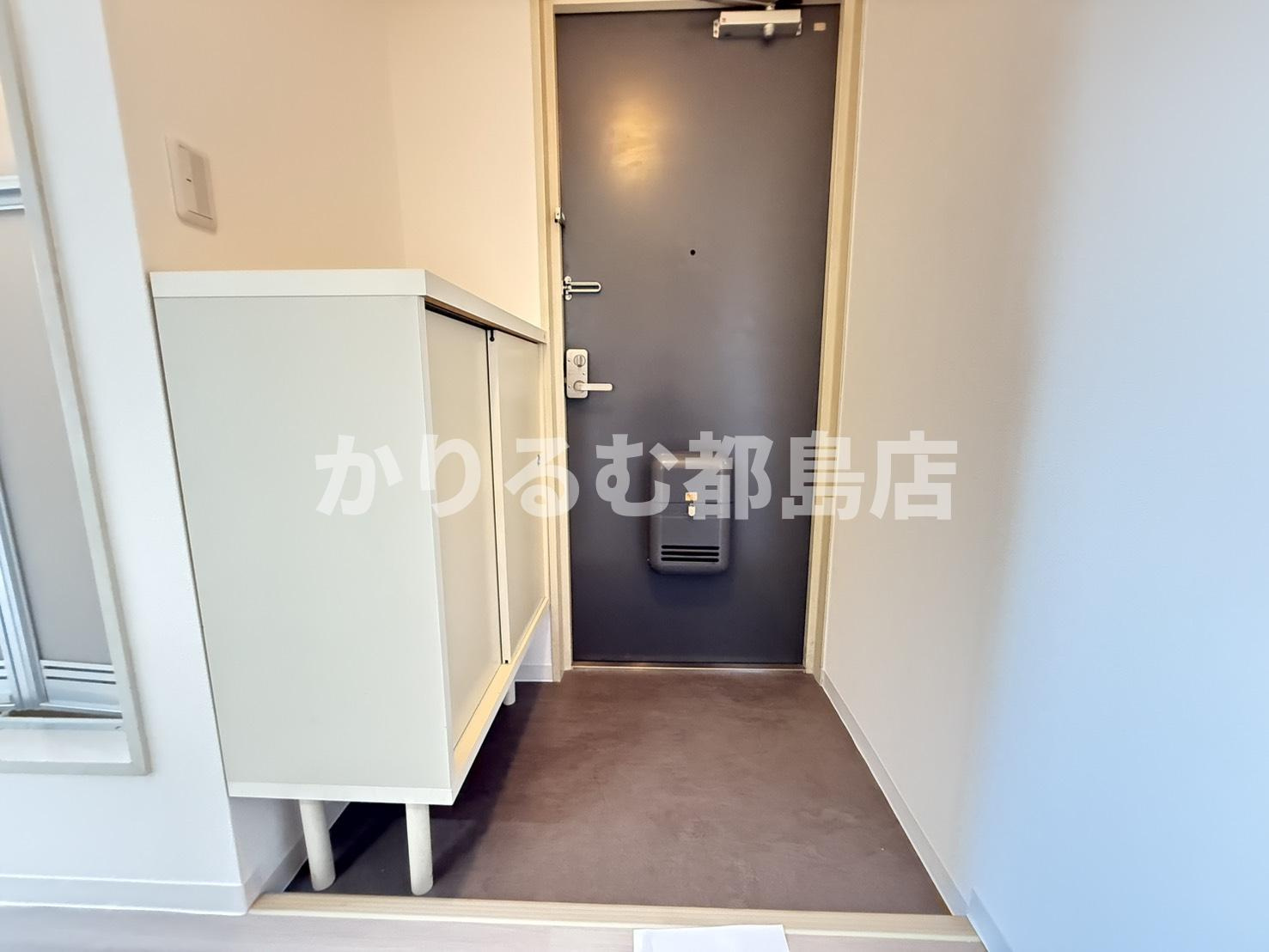 ロイヤルイーストの玄関