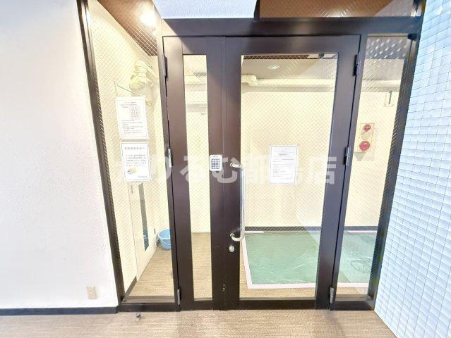 ロイヤルイーストのエントランス