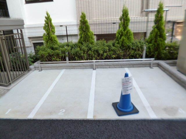【駐車場】