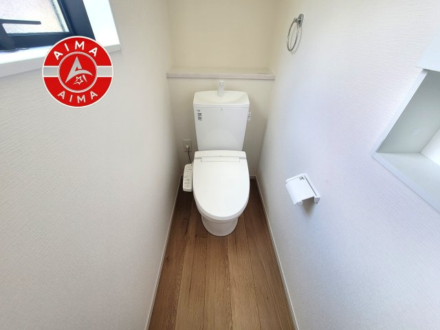 糟屋郡志免町南里3丁目第1-1棟（1号棟）のトイレ|温水洗浄便座を完備しております。2ヶ所にトイレがあるのは朝の慌ただしい時間も安心です。