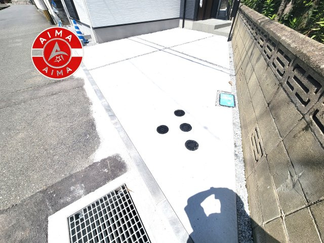 糟屋郡志免町南里3丁目第1-1棟（1号棟）の駐車場|広々した駐車場になります。3台並列駐車となります。