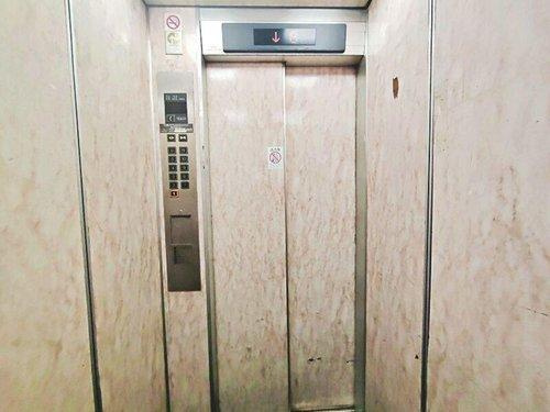 中津有明マンションのその他共用部分|エレベータ内側