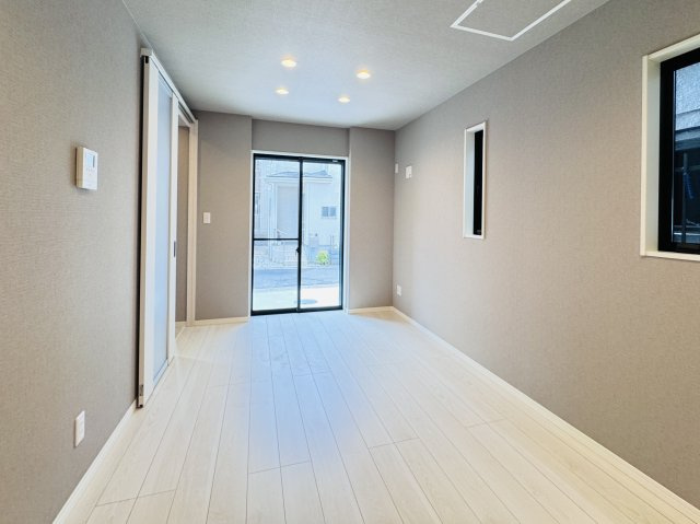 市川市国分１丁目新築戸建の居間・リビング|12.39帖リビングダイニングキッチン