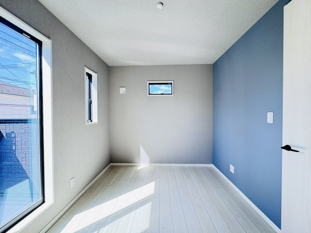 市川市国分１丁目新築戸建の寝室|5.19帖寝室・アクセントクロス