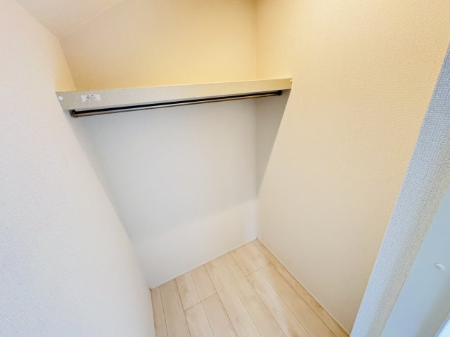 松戸市松飛台新築戸建【松飛台第二小学校:4分】の収納|6帖洋室・ウォークインクローゼット