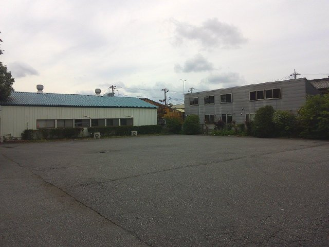 野田市柳沢の倉庫の駐車場