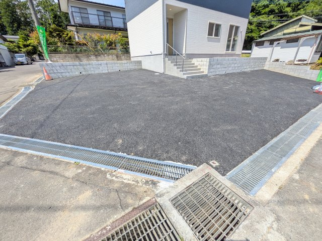 東海村村松　第4　新築戸建て　の駐車場|駐車6台以上可能で、出し入れしやすいゆとりのカースペース。
月々の駐車場代が不要な点も大きな魅力です。
