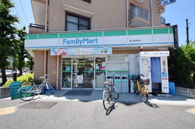 ファミリーマート 260m