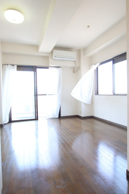 ★最上階角部屋／２面採光  風通しも良さそう★