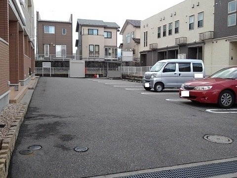 第２　レイク　ヴィレッジの駐車場|駐車場に車を止められます