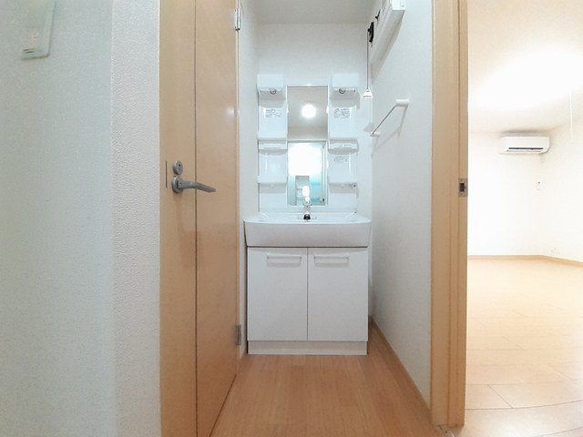 第２　レイク　ヴィレッジの洗面所|広い洗面スペース