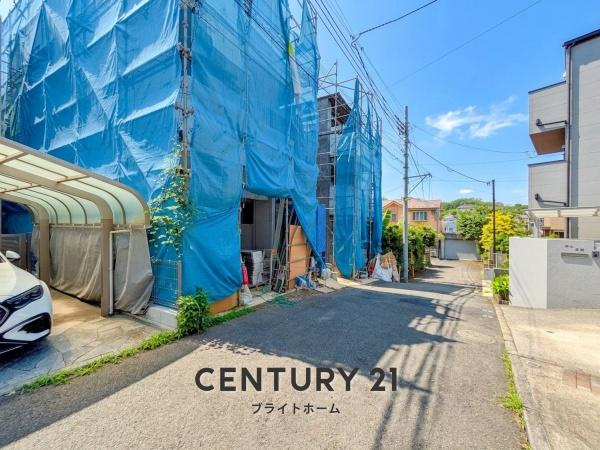 横浜市港北区富士塚２丁目の新築一戸建の前面道路含む現地写真|現在建築中の為、同仕様物件のご案内をさせて頂きます。
お車でご自宅まで送迎承ります。