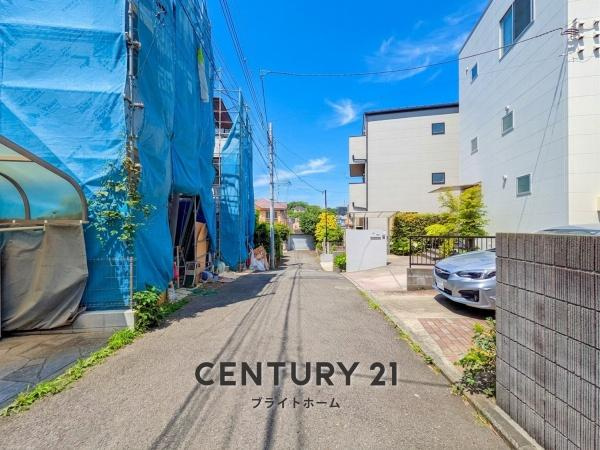 横浜市港北区富士塚２丁目の新築一戸建の前面道路含む現地写真|陽当りの良さ、住環境を現地にてご確認下さい！
周辺環境も合わせてご案内させて頂きます！