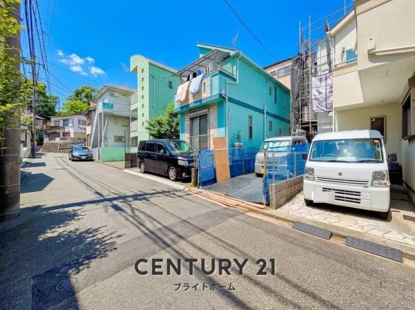 横浜市神奈川区西寺尾４丁目の新築一戸建の前面道路含む現地写真|車通りが少ない為、小さなお子様にも安心です。
是非一度、現地へ起こしください。