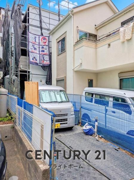 横浜市神奈川区西寺尾４丁目の新築一戸建の前面道路含む現地写真|同仕様物件のご案内をさせて頂きます。
お車でご自宅まで送迎承ります。