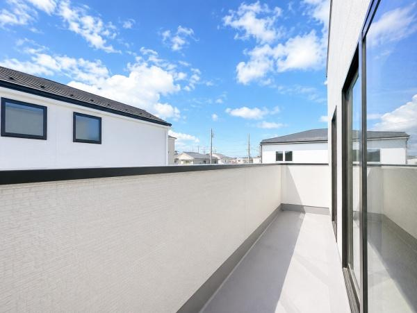 横浜市泉区和泉中央南４丁目の新築一戸建のバルコニー|陽当り良好のバルコニー！
風通しもよく気持ちいいです