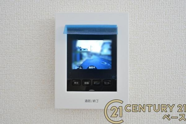 リーブルガーデン三吉赤部 ３号棟 ／新築一戸建の内装|■現地撮影写真■ＴＶモニター付きインターホンで防犯対策もバッチリ！来客も一目でわかり安心です！