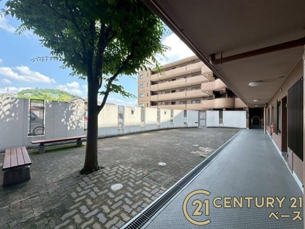 王寺アーバンコンフォートのその他共用部分|■現地撮影写真■こちらは開放的な中庭スペースです！