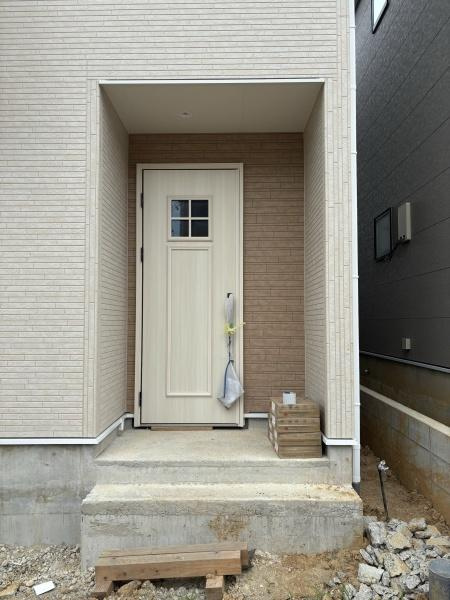 碧南市神有町1丁目　全7棟・4号棟の玄関|訪れる人を心地よく迎え入れます。