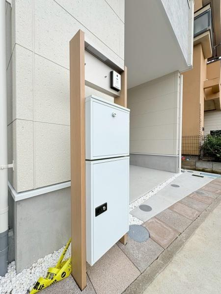 川崎市高津区久末の新築一戸建のその他|宅配ボックス完備です！不在時でも安心ですね。
