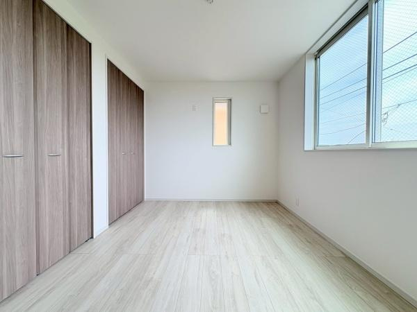 川崎市高津区久末の新築一戸建の洋室|洋室6.3帖！窓からは解放感のある景色が眺めれます！
