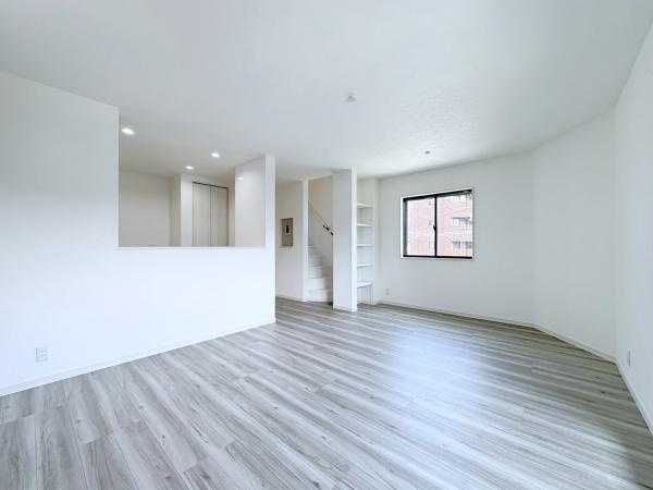 横浜市西区中央２丁目の新築一戸建の居間・リビング