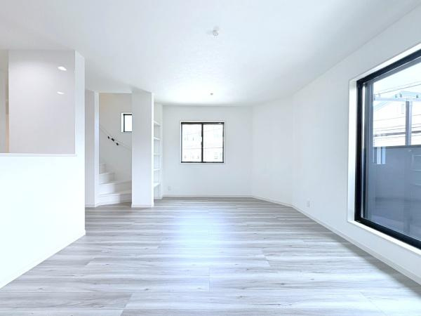 横浜市西区中央２丁目の新築一戸建の居間・リビング