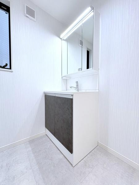 横浜市西区中央２丁目の新築一戸建の独立洗面台