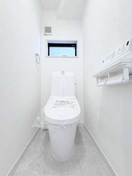 横浜市西区中央２丁目の新築一戸建のトイレ