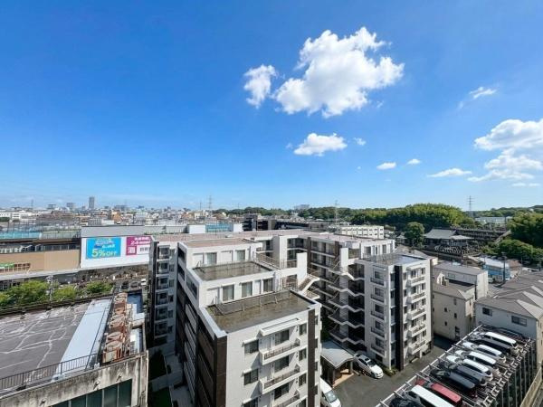 綱島ハイムのその他|高層階から広がる開放感ある現地からの眺望です。遠くまで広がる景色が日々の暮らしに爽やかさをプラスします。晴れた日には青空と街並みのコントラストを楽しめます。