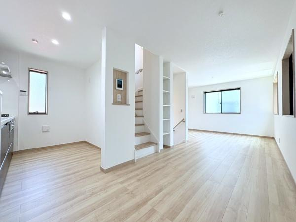 横浜市西区中央２丁目の新築一戸建の居間・リビング