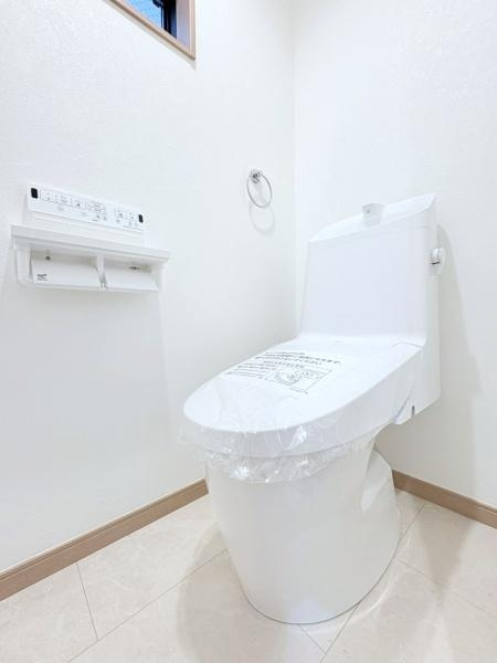 横浜市西区中央２丁目の新築一戸建のトイレ