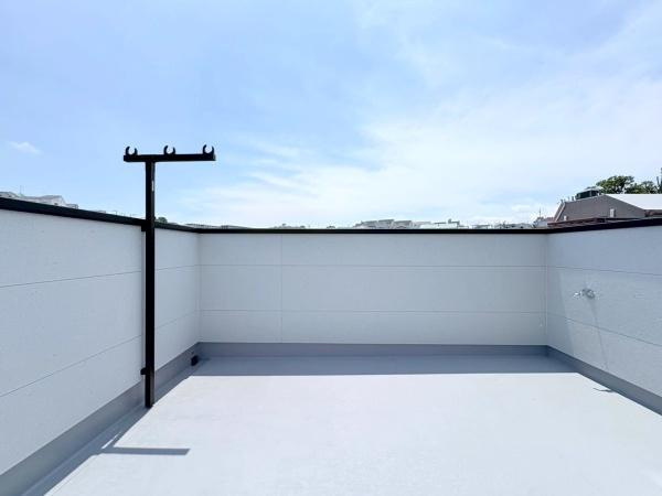 横浜市西区中央２丁目の新築一戸建のバルコニー