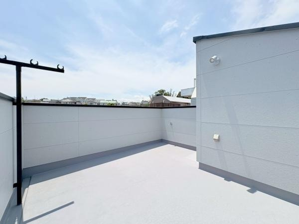 横浜市西区中央２丁目の新築一戸建のバルコニー