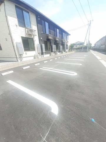 カーサ・グラシオⅢの駐車場