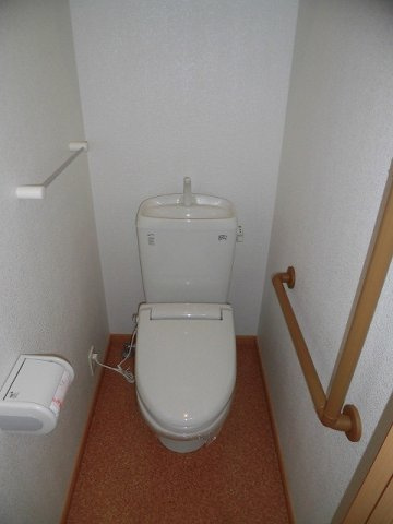 パインコーンＡのトイレ|ゆったりとした空間のトイレです