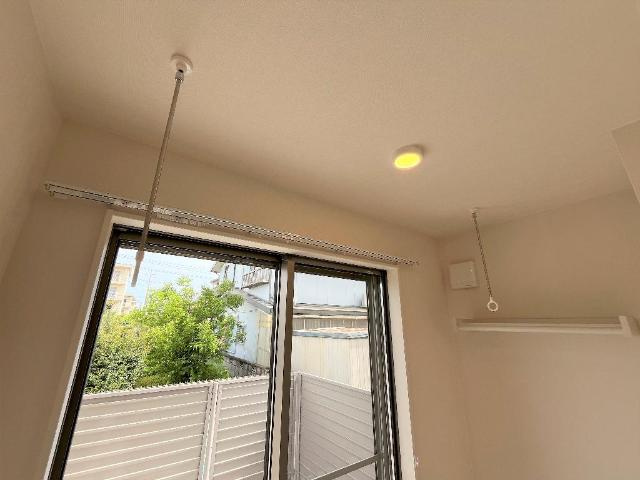 仮）大塚町字新堂 新築アパートの設備|室内物干し（イメージ）
