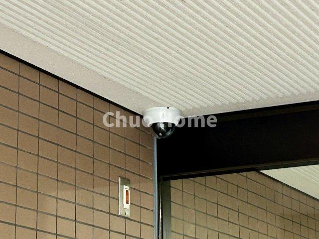 東急ドエル・アルス向島の防犯設備|【防犯カメラ】何かあった時の大事な証拠になることももちろんなりますが、防犯というくらいですので大事なのは防犯カメラがあることによって抑止力につながることですよね。