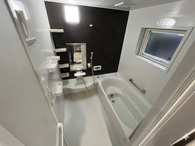 上福元町戸建ての浴室|※AIで家具等を一部編集しております。