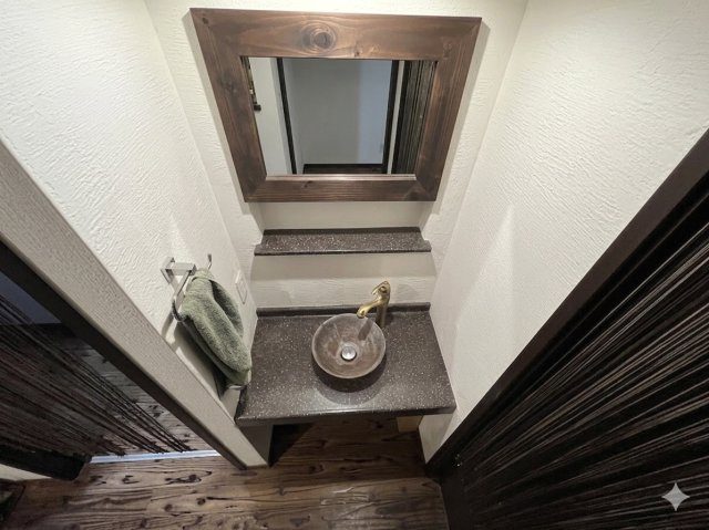 上福元町戸建ての独立洗面台|※AIで家具等を一部編集しております。