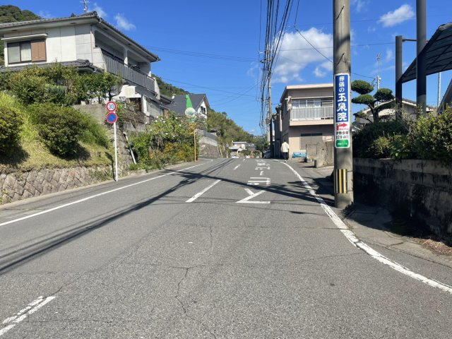 鹿児島県鹿児島市伊敷６丁目8-14の隣の前面道路含む現地写真