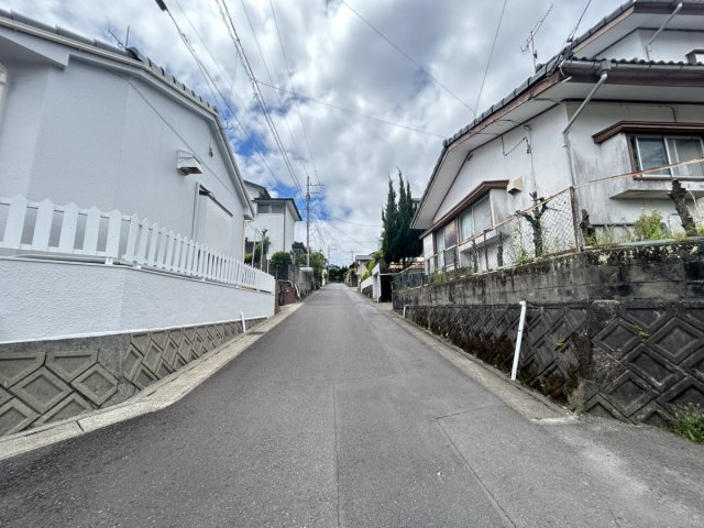 鹿児島県鹿児島市玉里団地１丁目51-8の前面道路含む現地写真