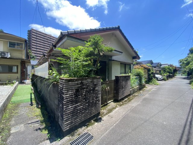 鹿児島県鹿児島市武３丁目33-24の前面道路含む現地写真