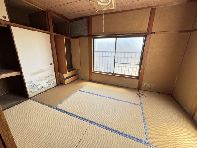 西紫原町中古リノベ素材にの和室|来客時にも便利な和室付き
