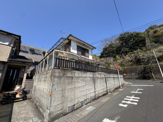 西紫原町中古リノベ素材にの前面道路含む現地写真|前面道路含む現地写真です