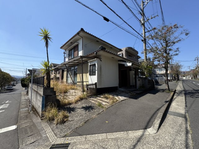 西紫原町中古リノベ素材にの前面道路含む現地写真|前面道路含む現地写真です